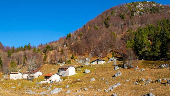 Stavoli altopiano Pusti Gost